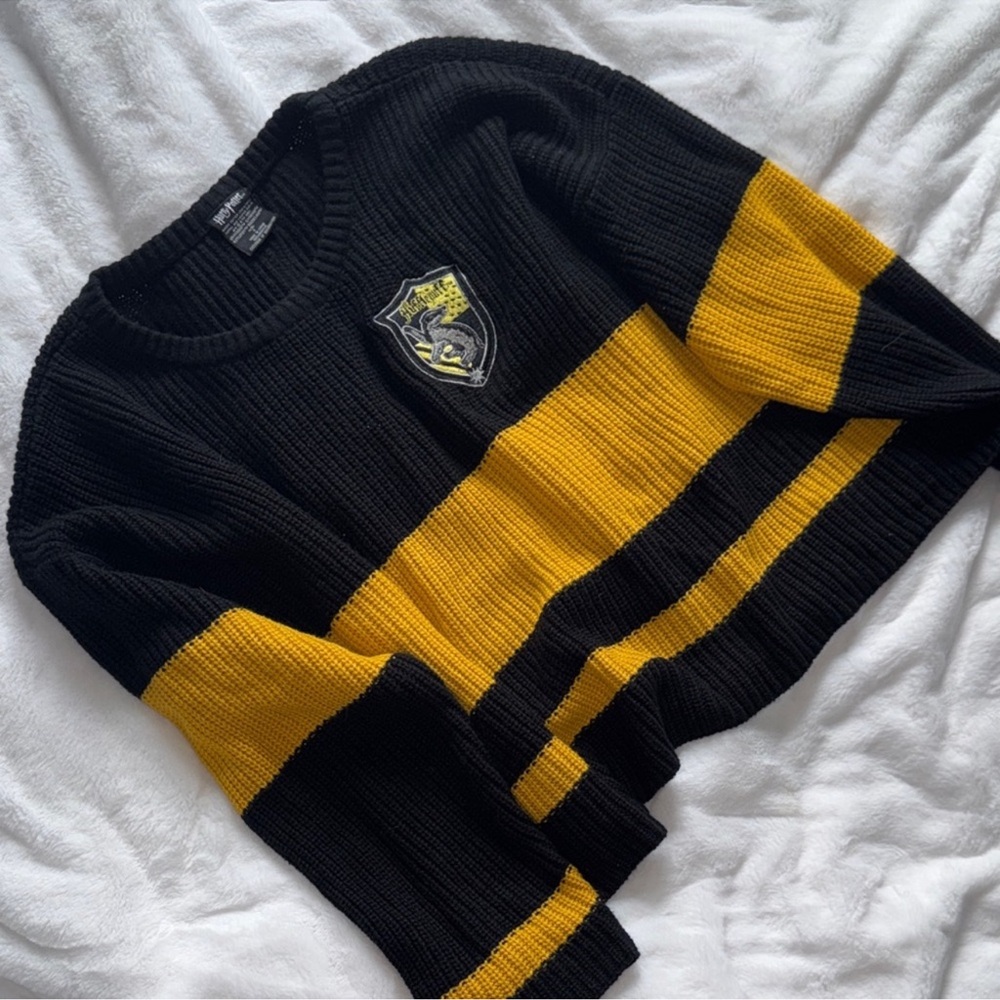 Harry Potter Hufflepuff Sweater XL Official Warner Bros Striped Knit House Crest - Picture 2 of 8